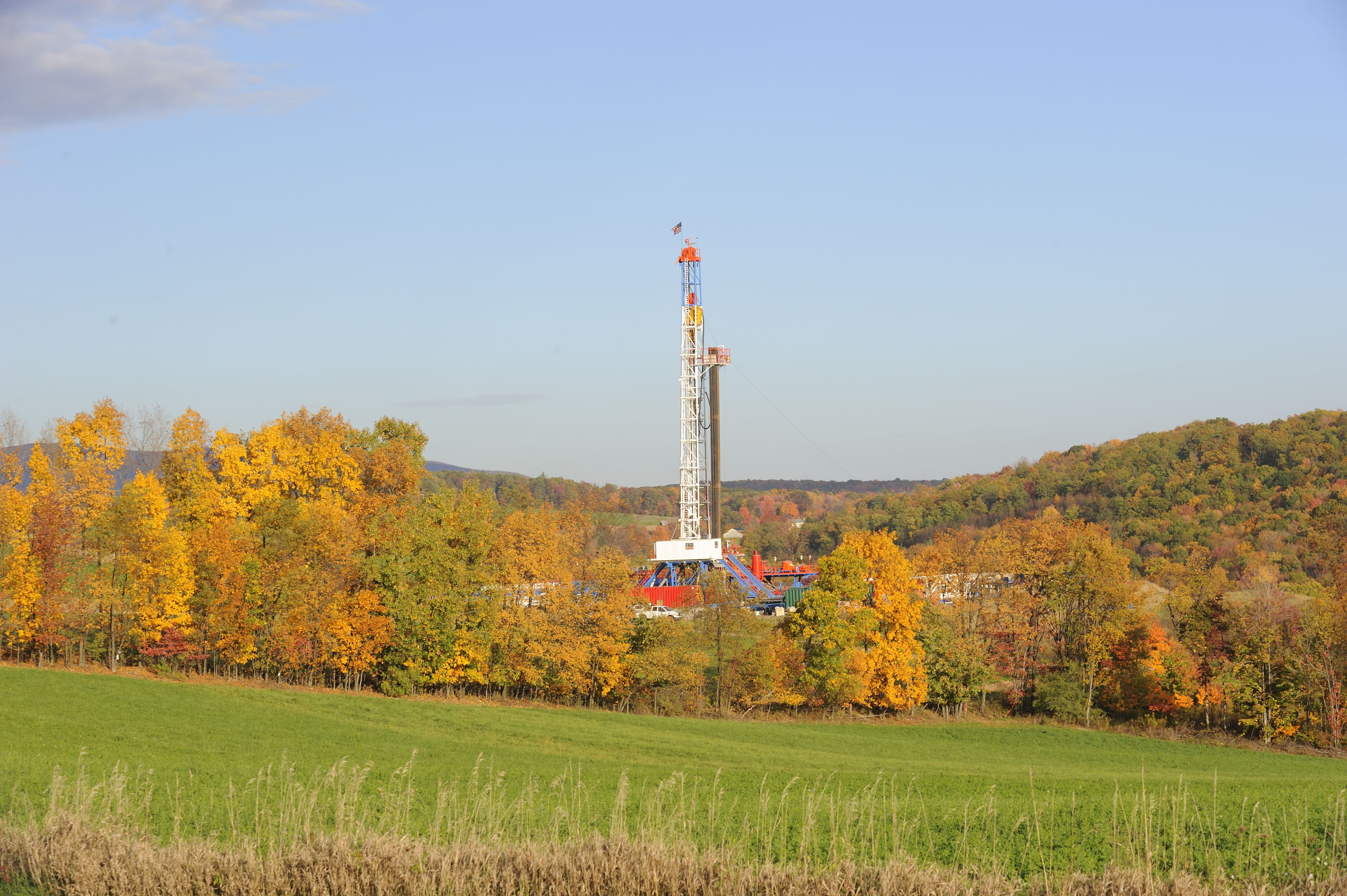 Horizontal drilling rig in operation